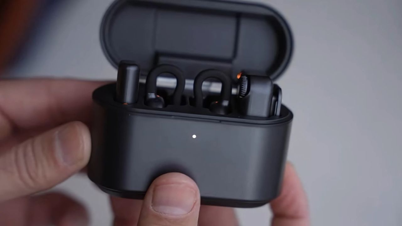 Hollyland Lark M2S Combo: Flexible Wireless Mic Kit for Creators Hollyland Lark M2S Design